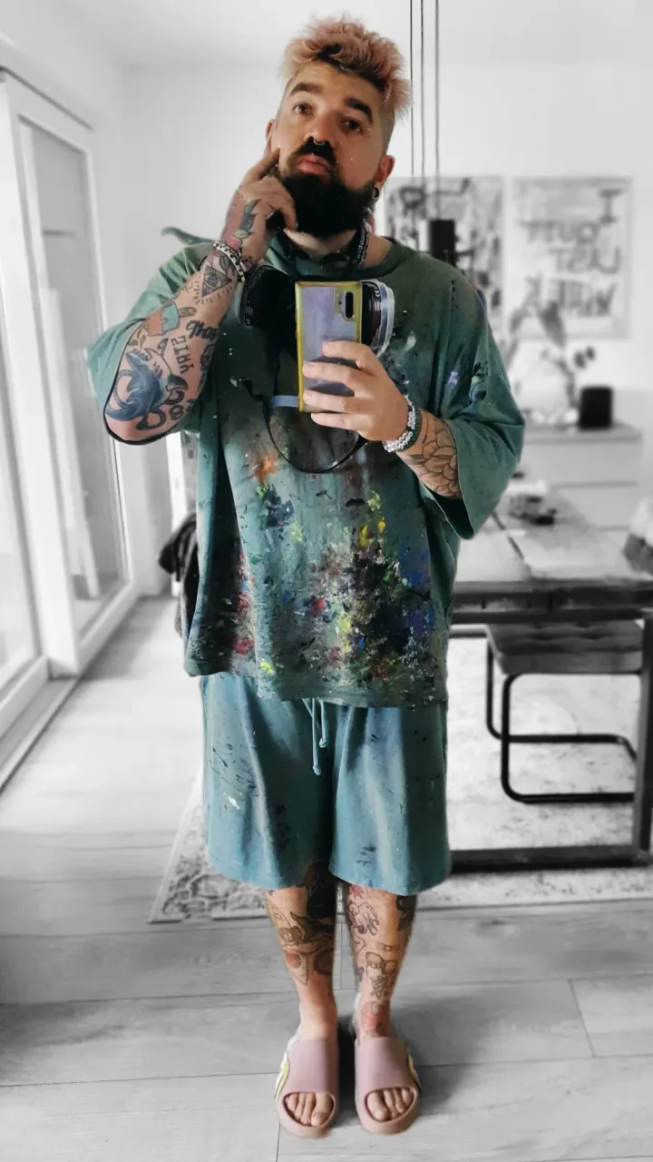 Tobias Kutz von ARTundWEISE in seinem Atelier